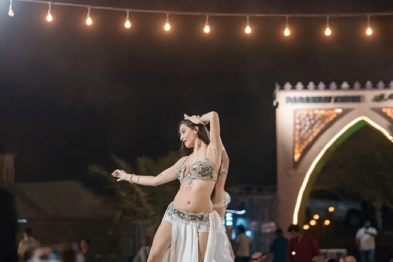 Live Cultural Shows & Falconry in Abu Dhabi Desert